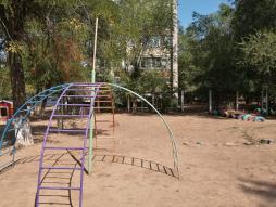 Физкультурная площадка предназначена для проведения физкультурных занятий, спортивных мероприятий на свежем воздухе
